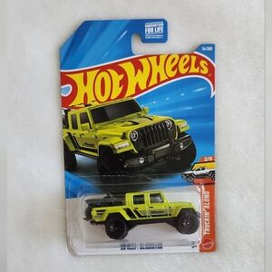 Hot Wheels 2020 Jeep Gladiator, Toy Car, NWT, With 2 Motorcycles In The Bed